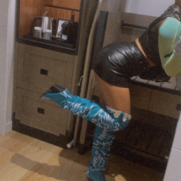 Black Leather Skirt - Picture 5 of 5